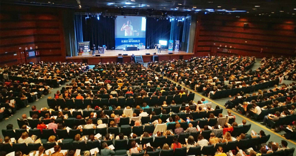 Público en un evento de Lain